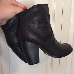 Michael Antonio Aztec Boots 🔹